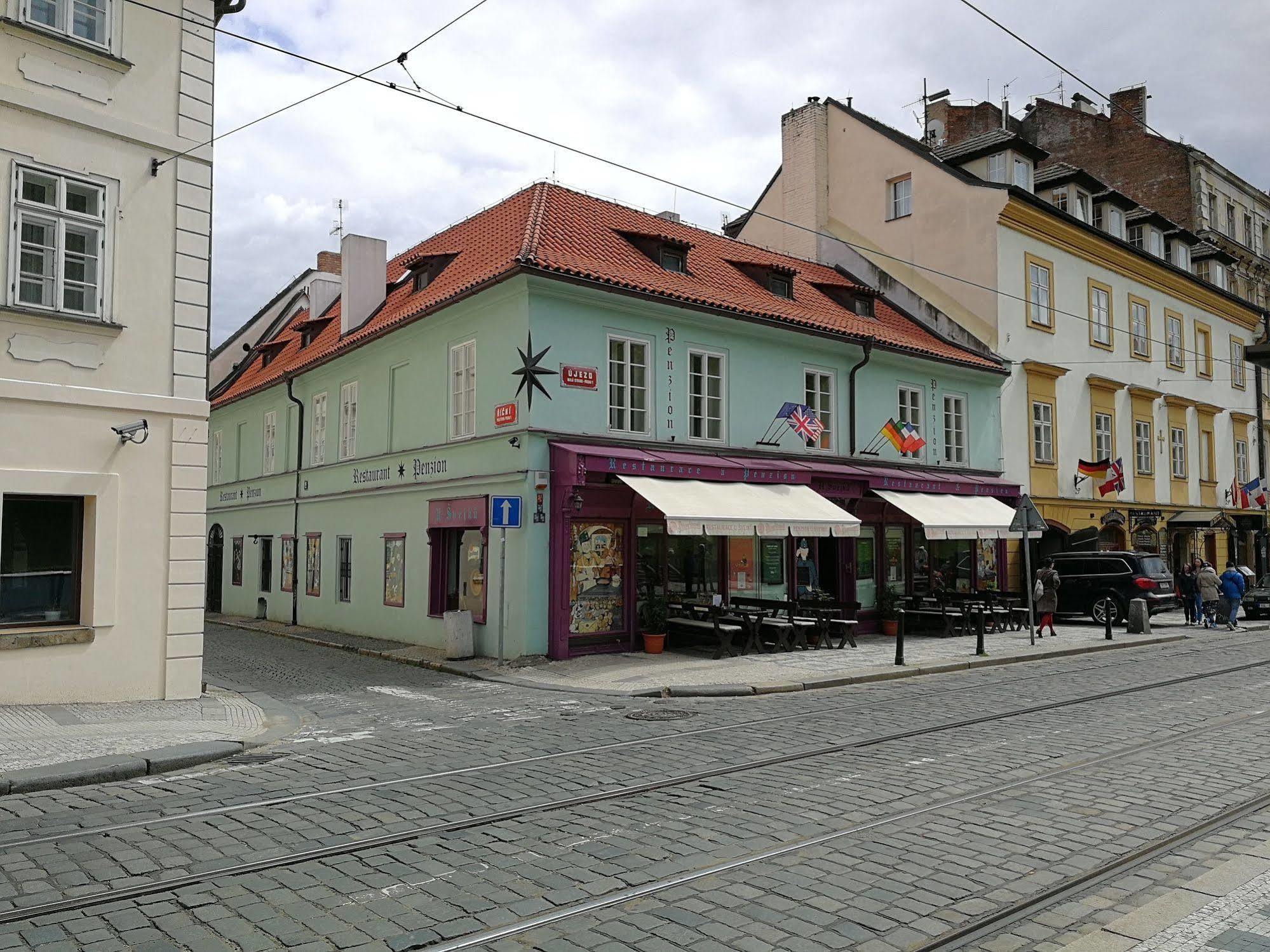 Apartments U Svejku Prag Exteriör bild